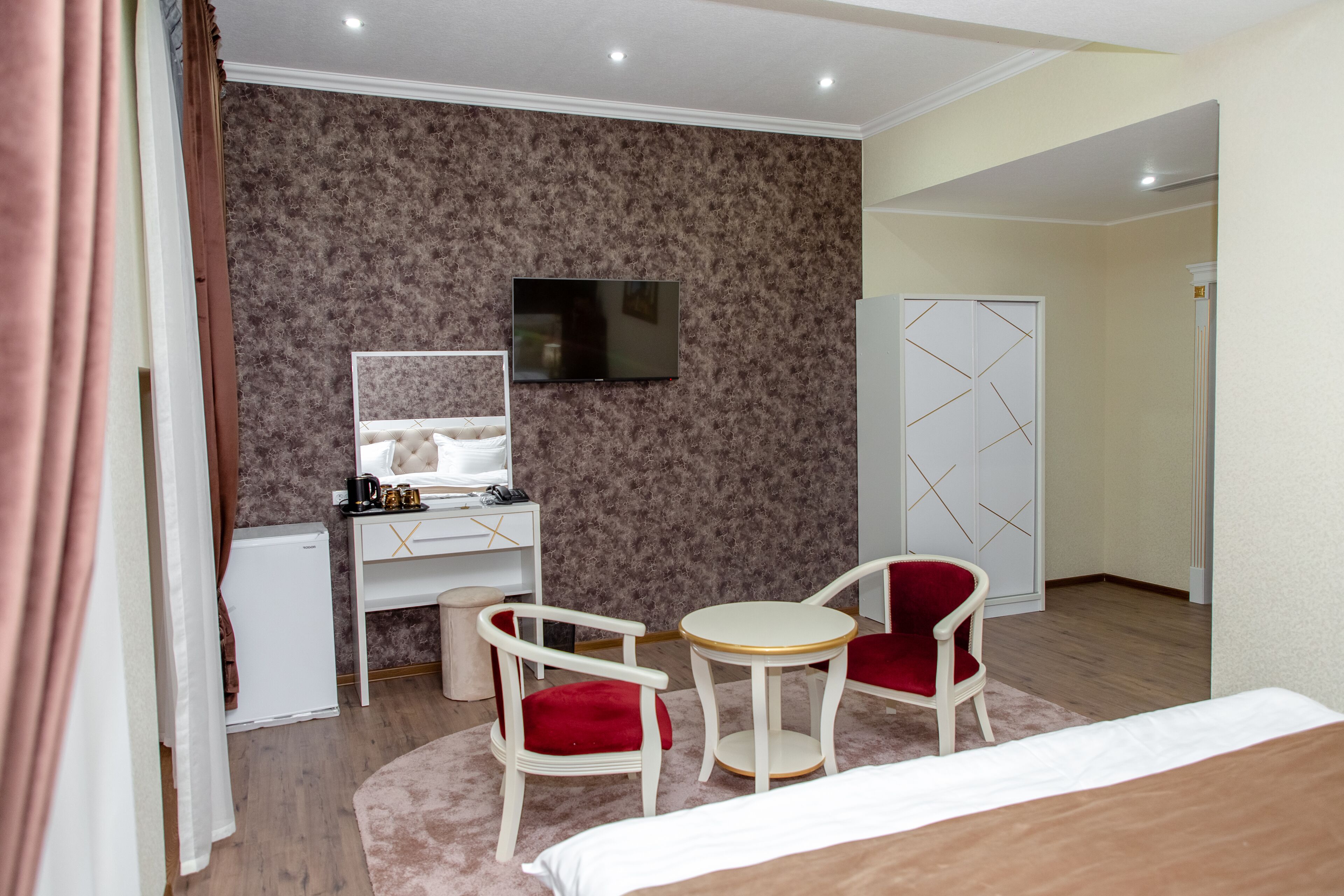 Photo - The Royal Hotel