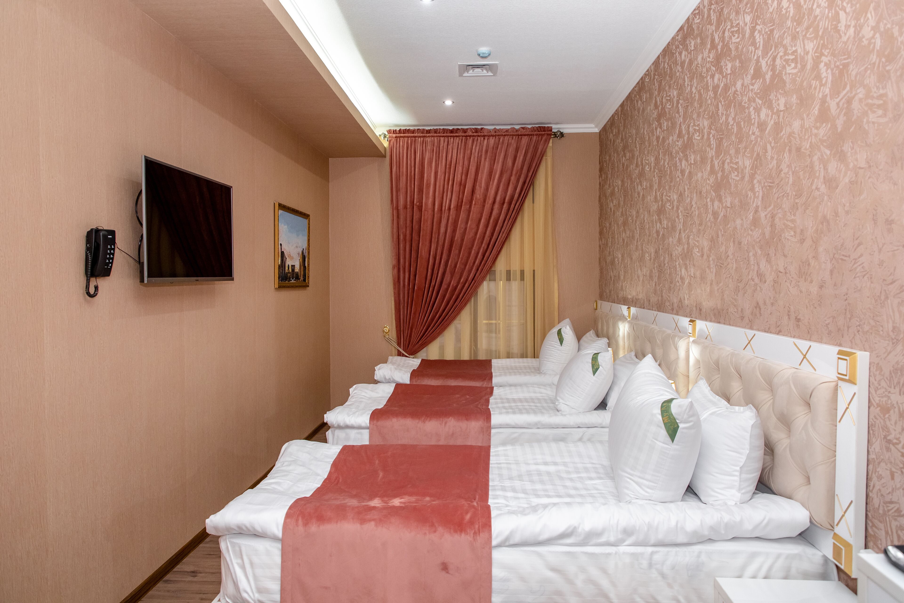 Photo - The Royal Hotel