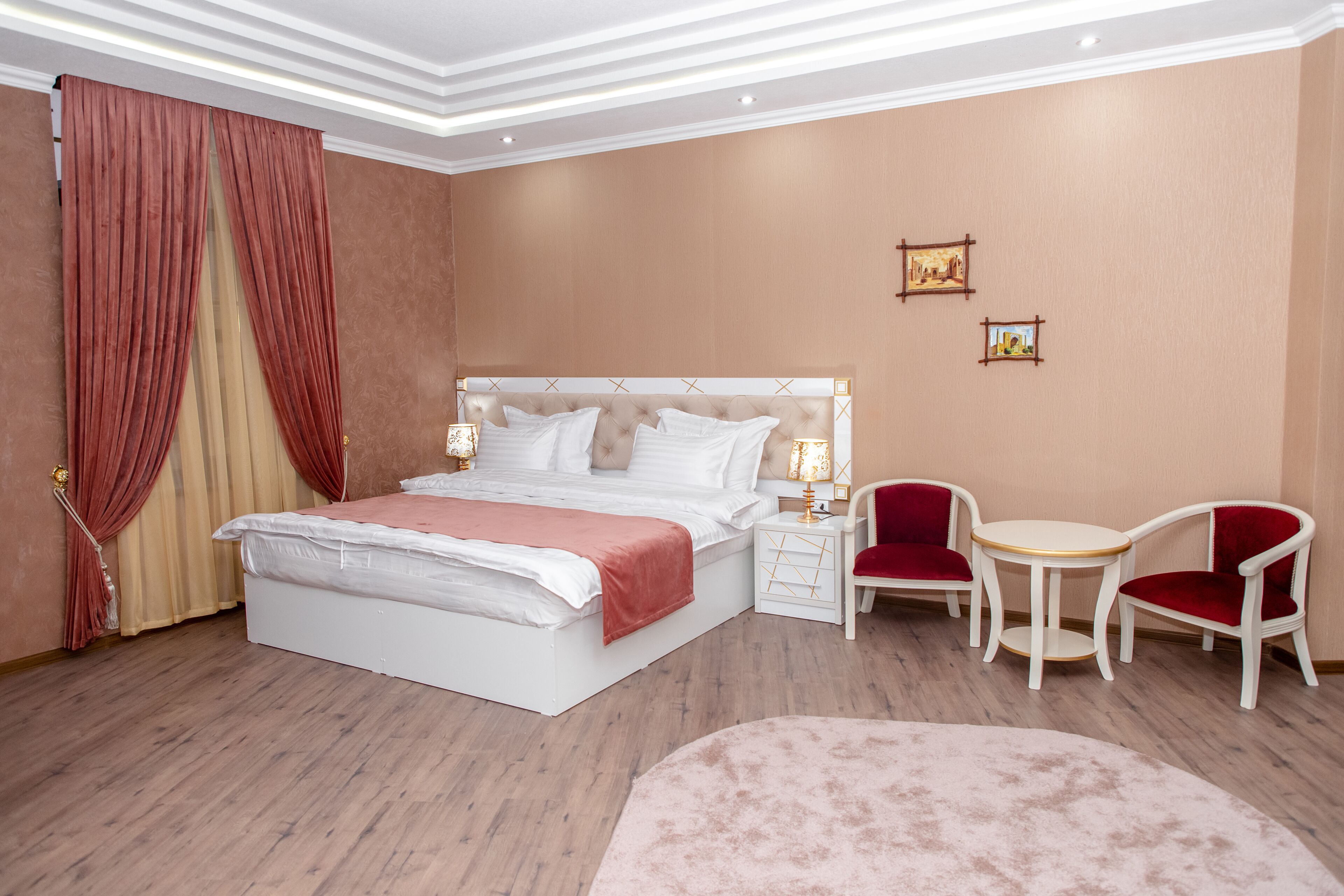 Photo - The Royal Hotel