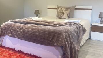 2 chambres, fer et planche à repasser, accès au Wi-Fi (inclus)