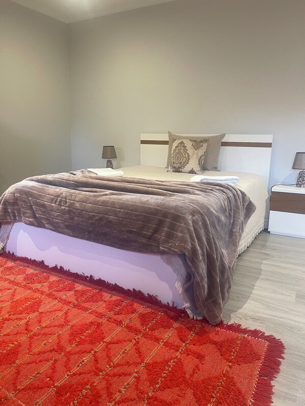 2 bedrooms, iron/ironing board, free WiFi, bed sheets