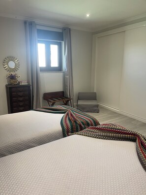 2 bedrooms, iron/ironing board, free WiFi, bed sheets - Casa da Burra- Alto Douro Vinhateiro,
Casa em pedra alia a tradição ao conforto. (Chã - Alijó)