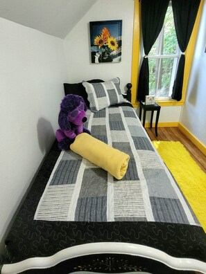 3 bedrooms, desk, free WiFi, bed sheets