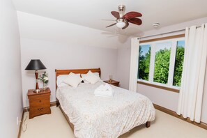 4 bedrooms, desk, iron/ironing board, free WiFi
