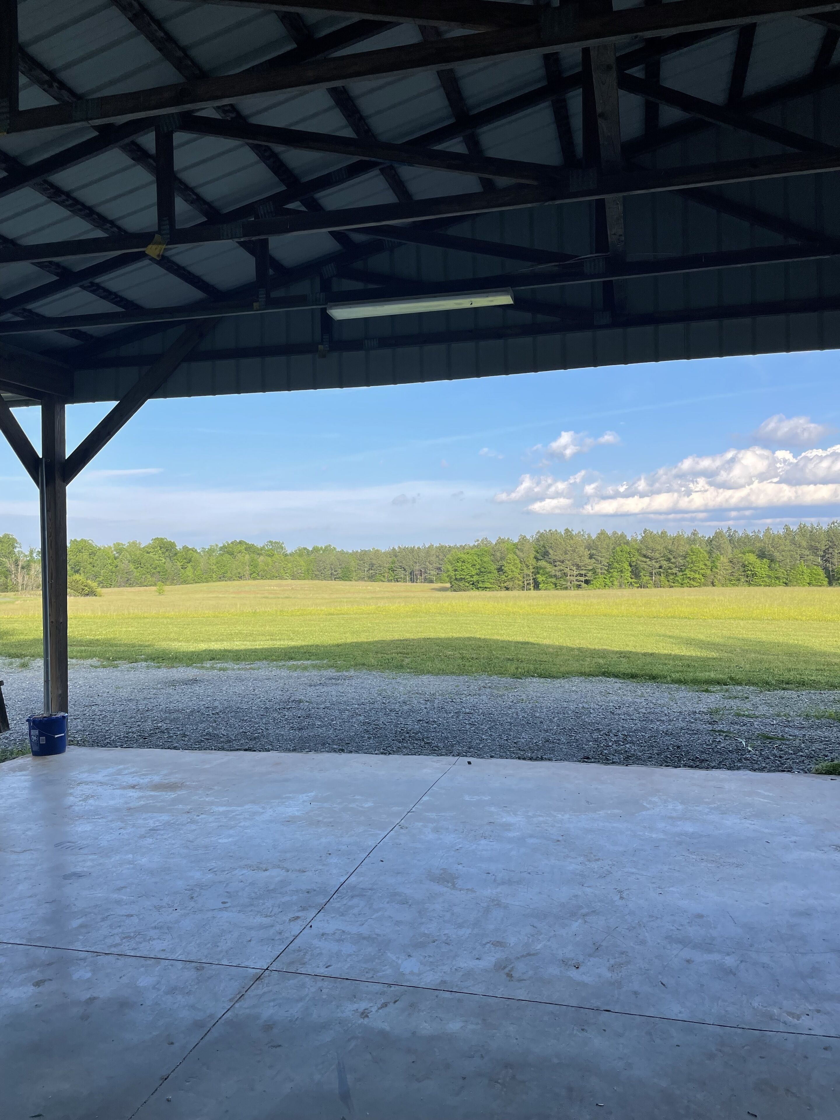 المنطقة المحيطة بالمنشأة