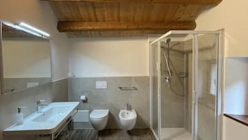 Deluxe Tek Büyük Yataklı Oda | Banyo