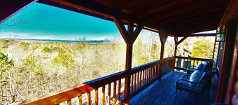 Romantic Cabin with Jacuzzi Tub. Ride-in Access to Wolf Pen Gap ATV trails