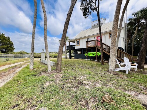 The Pink Palm - Waterfront - Boat & RV’s Welcome!