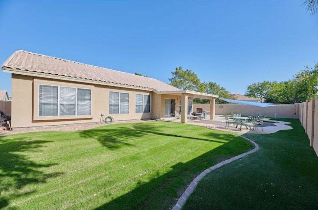 House w/ pool, mini golf, plenty of play area