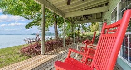 Reel Paradise-sleeps 10 w/covered dock on year round water