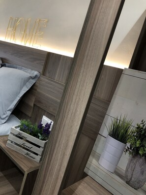 3 室のベッドルーム、WiFi (無料)、ベッドシーツ