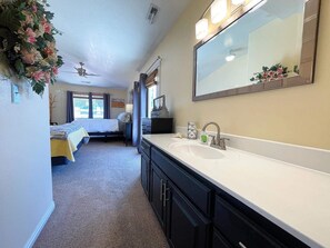 2 habitaciones, cuna de viaje, wifi y ropa de cama