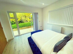 1 slaapkamer, een strijkplank/strijkijzer, gratis wifi, beddengoed