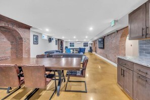 Interior - Another Stylish Studio in Historic Mount Vernon (Baltimore)
