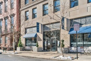 Exterior - Bright and Airy Lux Apartment Near Hospitals (Baltimore)