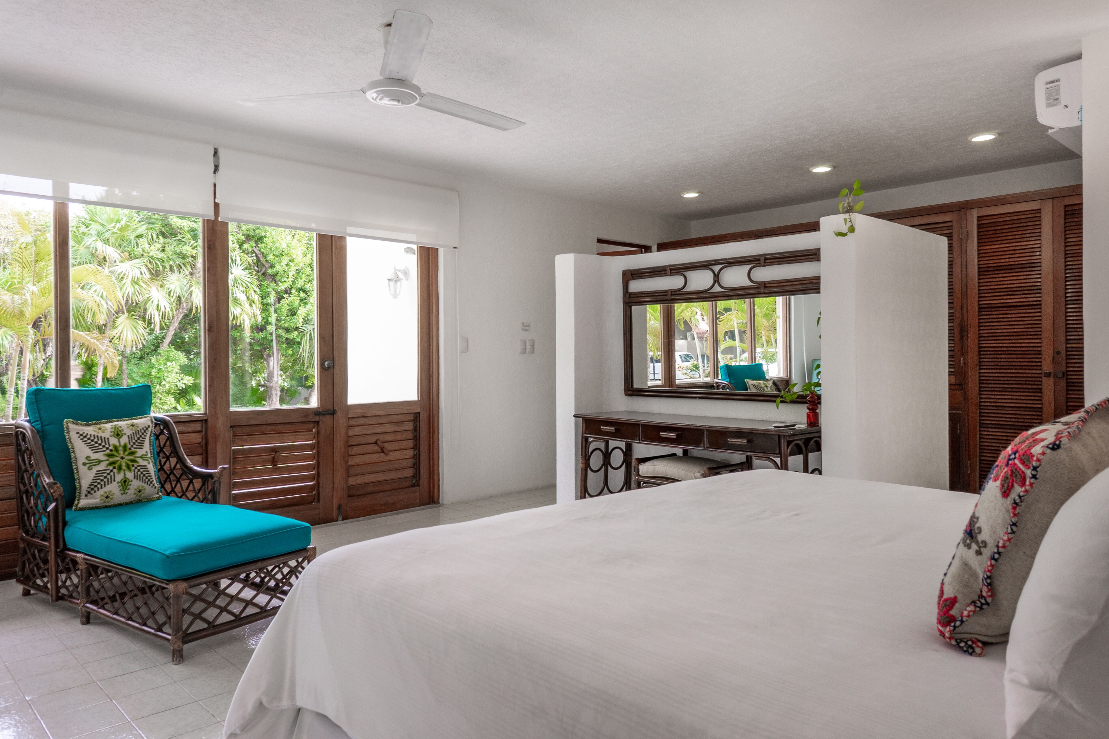 Traditional Townhome | 2 bedrooms, blackout curtains, free WiFi