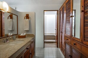 Traditional-Stadtwohnung | Badezimmer
