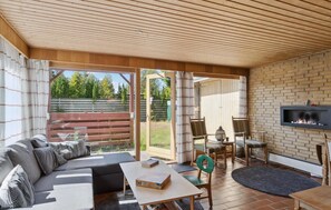 Fireplace - Cozy home in Væggerløse with WiFi (Væggerløse)