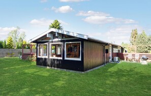 Exterior - Cozy home in Væggerløse with WiFi (Væggerløse)