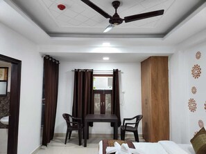 Deluxe Double Room - Hotel Abode Inn (New Delhi)