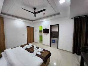 Deluxe Double Room | Premium bedding, individually decorated, individually furnished, desk - Hotel Abode Inn (New Delhi)