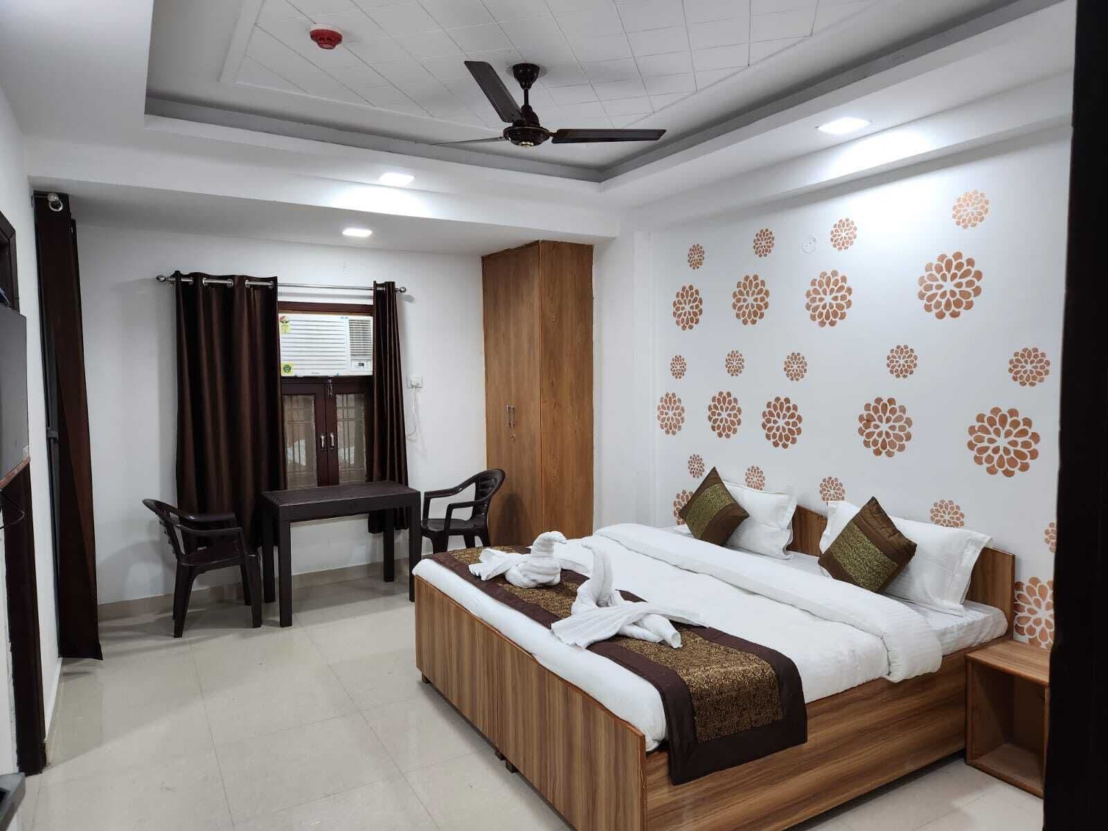 Deluxe Double Room | Premium bedding, individually decorated, individually furnished, desk