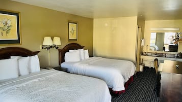 Habitación básica doble, 2 camas de matrimonio, no fumadores | Wifi gratis y ropa de cama