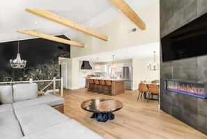 Smart TV, fireplace