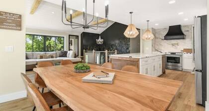 Sleeps 18!Bring or rent a boat, pool table, 2 kitchens, large area to entertain.