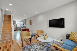 Living area - The Johns Hopkins Shuttle Stops Here! (Baltimore)