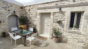 Outdoor dining - 1910 (Ηρακλειο)