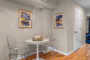 Dining - Student living - parking 2BR, 2.5BA near JHU (Baltimore)