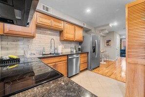 Private kitchen - Student living - parking 2BR, 2.5BA near JHU (Baltimore)