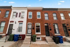 Exterior - Student living - parking 2BR, 2.5BA near JHU (Baltimore)