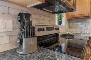 Private kitchen - Student living - parking 2BR, 2.5BA near JHU (Baltimore)