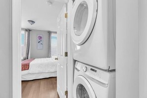 Interior - Walk to JHMC 2BR/2.5BA with Parking (Baltimore)