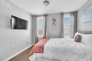 2 bedrooms - Walk to JHMC 2BR/2.5BA with Parking (Baltimore)