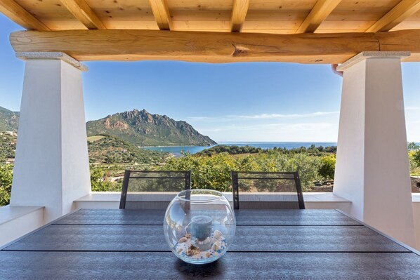 تناول الطعام بالخارج