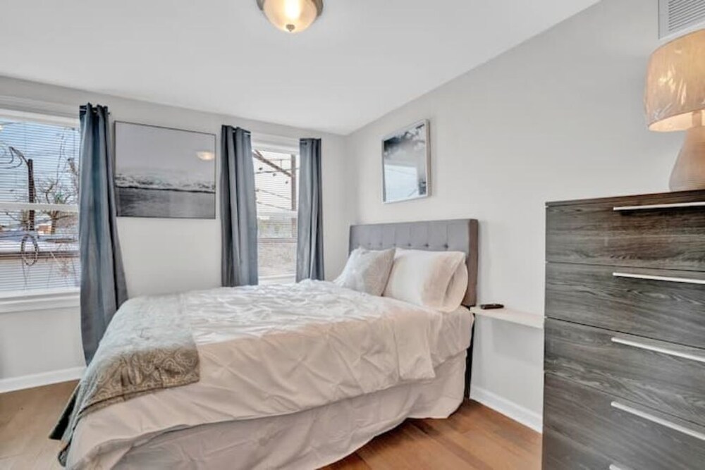 Close to Johns Hopkins 2 Beds 2.5 Baths Baltimore Vrbo