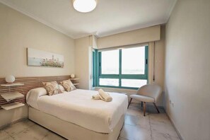 3 habitaciones, tabla de planchar con plancha, cuna de viaje y wifi 