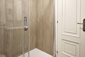Secadora de cabello y shampoo 