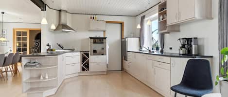Kühlschrank, Herdplatte, Geschirrspüler