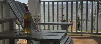 Fantastic WATERFRONT house with BEAUTIFUL VIEWS OF THE ALBEMARLE SOUND. Relaxing