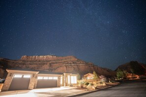 Exterior - Red Rock Retreat w/ Pool & Games Near Zion (Kanab)