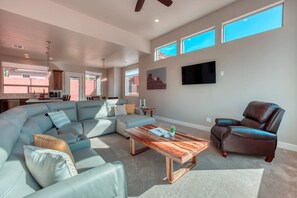 TV, offices - Red Rock Retreat w/ Pool & Games Near Zion (Kanab)