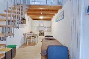1 slaapkamer, een strijkplank/strijkijzer, internet, beddengoed