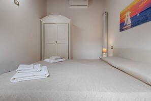 1 chambre, fer et planche à repasser, accès à Internet, literie fournie