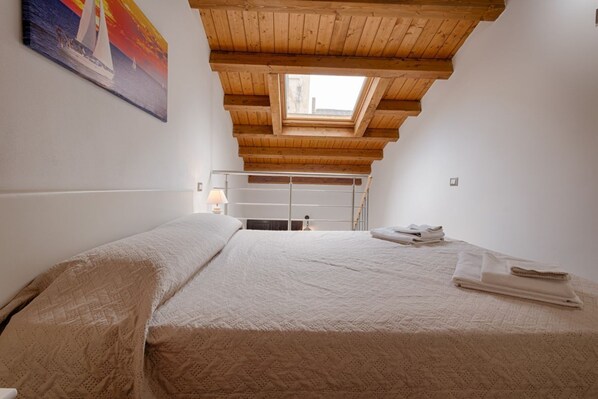 1 bedroom, iron/ironing board, internet, bed sheets