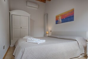 1 bedroom, iron/ironing board, Internet, bed sheets