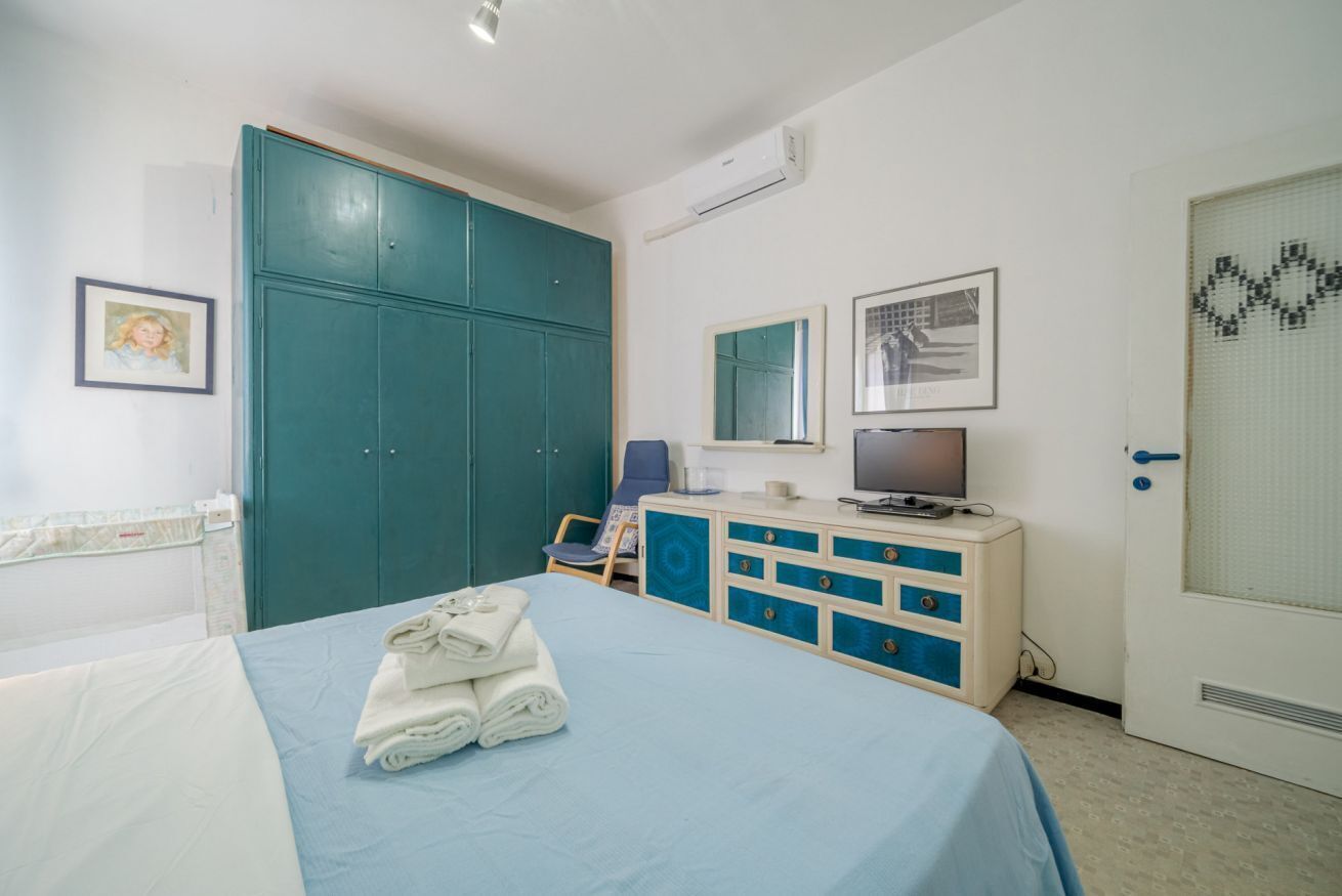 2 bedrooms, iron/ironing board, WiFi